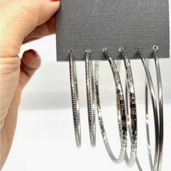 Daisy Fuentes Shimmering Silver earrings NWOT Collection - Picture 4 of 4